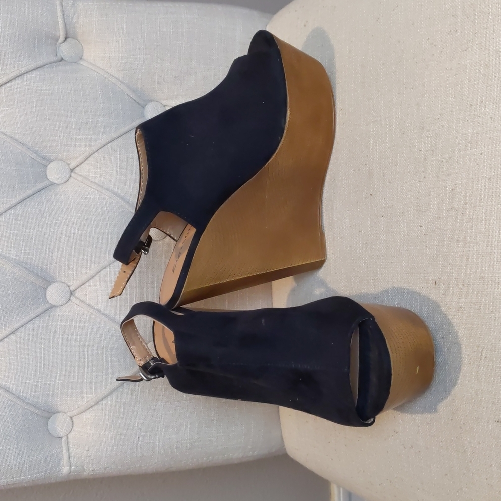 Zigi Soho Black Wedges